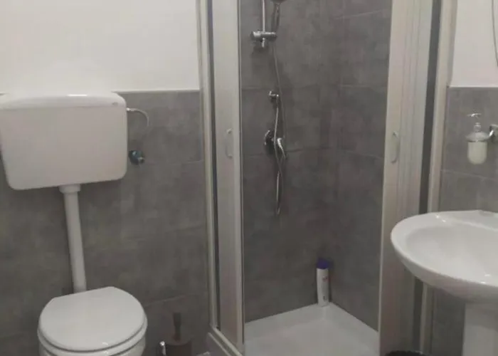 Romy לינה וארוחת בוקר